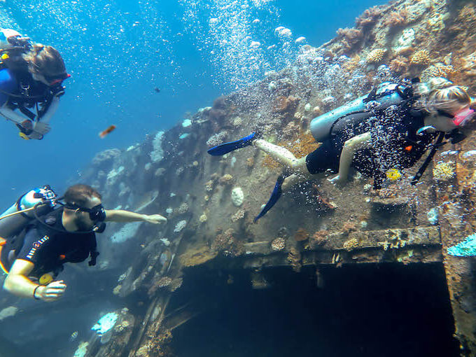 exploring-bounty-wreck